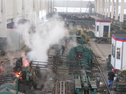 朝阳无缝钢管厂家生产车间